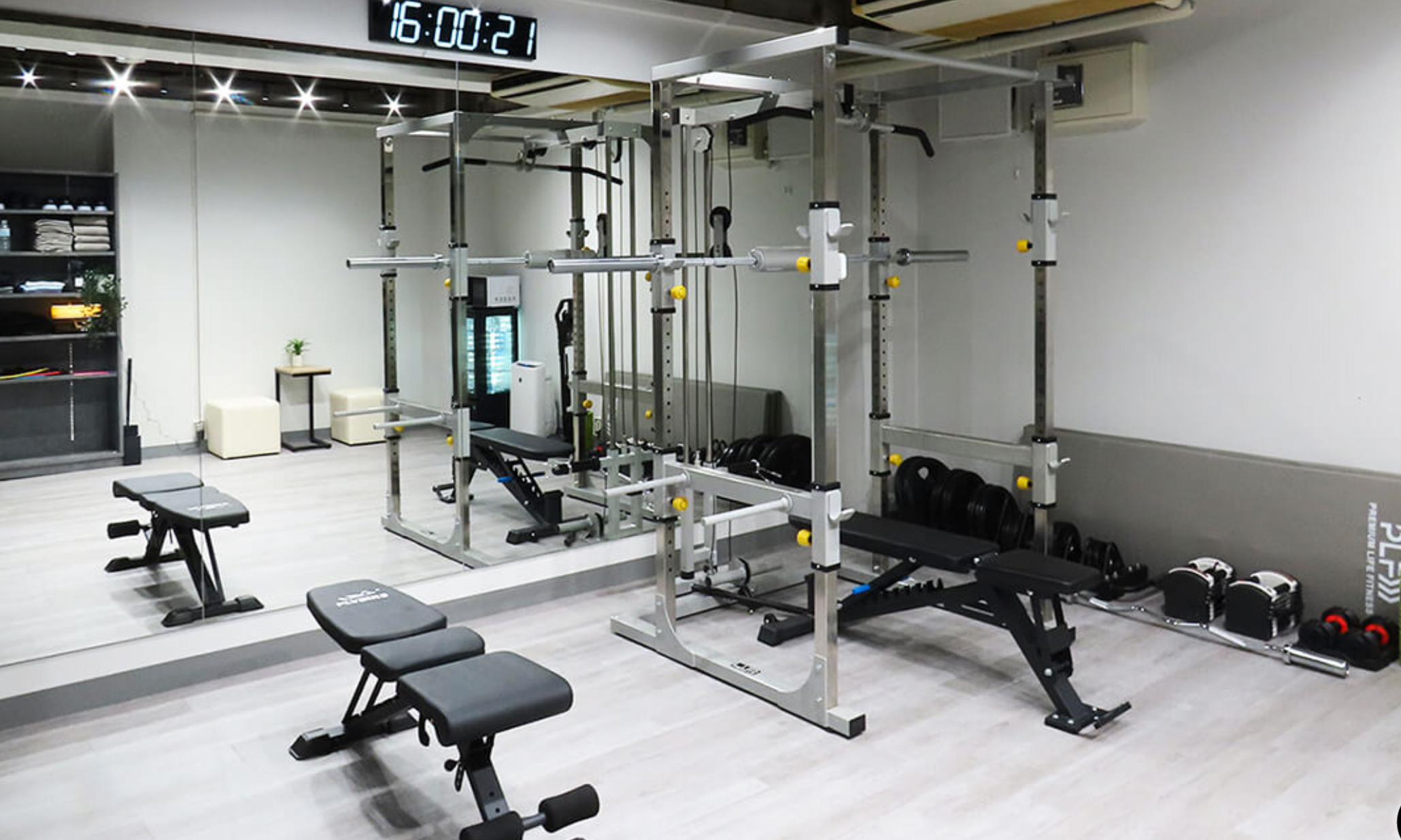 パーソナルトレーニングジム PREMIUM LIFE FITNESS市ヶ谷麹町店の店舗風景